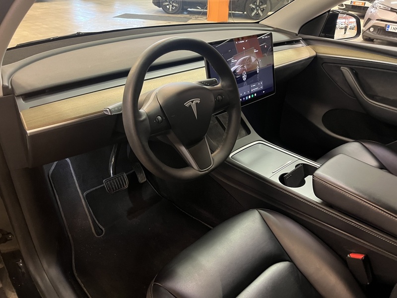 Tesla Model Y vaihtoauto