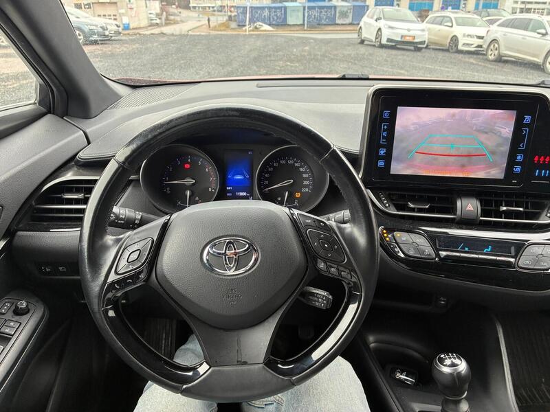 Toyota C-HR vaihtoauto