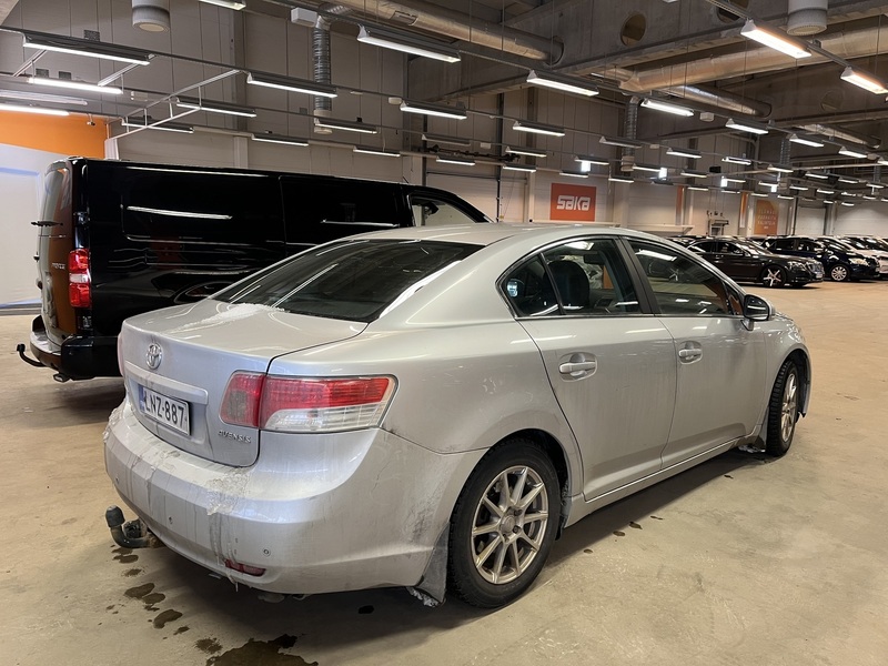 Toyota Avensis vaihtoauto