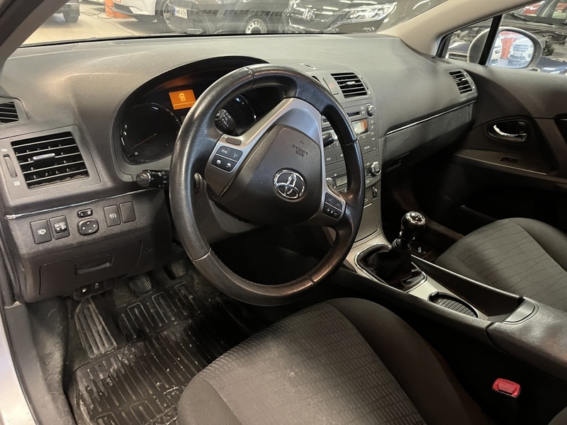 Toyota Avensis vaihtoauto