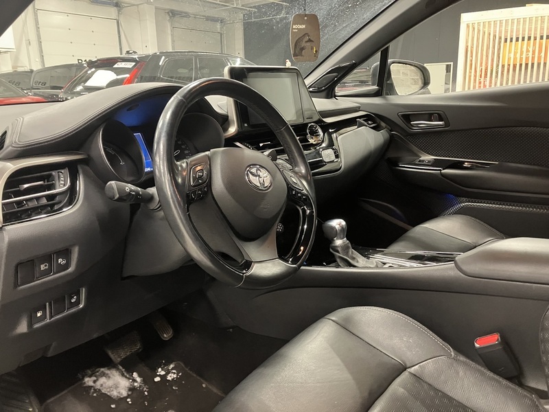 Toyota C-HR vaihtoauto