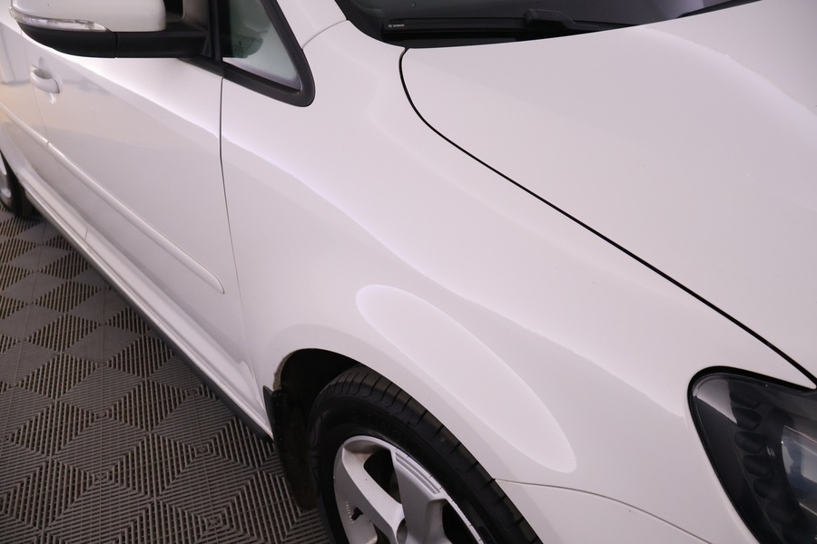 Volkswagen Touran vaihtoauto