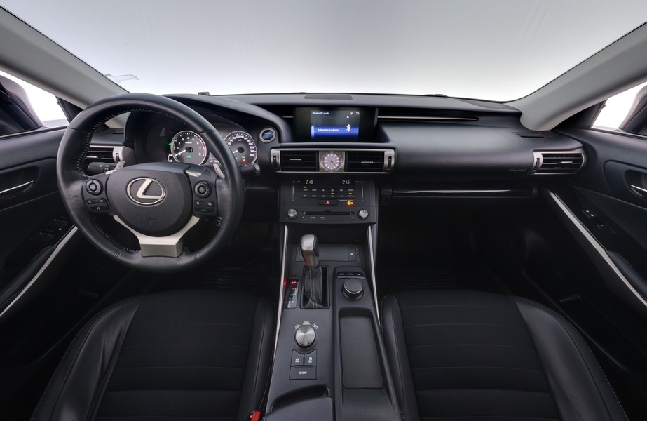 Lexus IS vaihtoauto