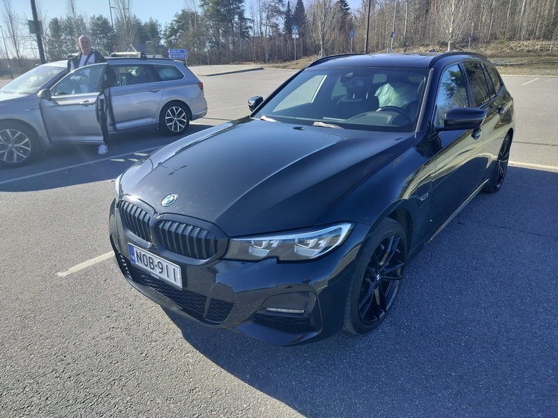 BMW 330 vaihtoauto