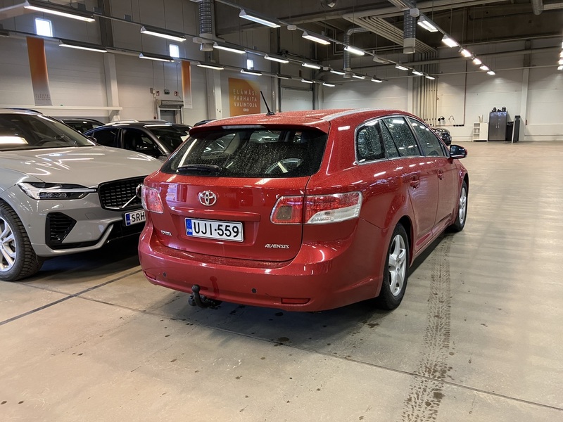 Toyota Avensis vaihtoauto