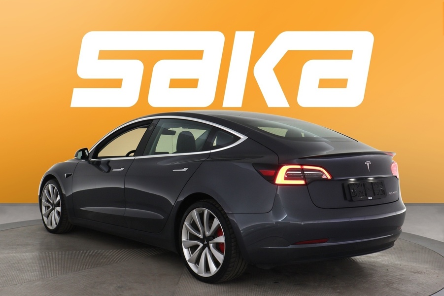 Tesla Model 3 vaihtoauto