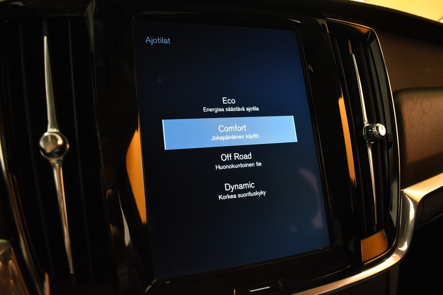 Volvo V90 Cross Country vaihtoauto