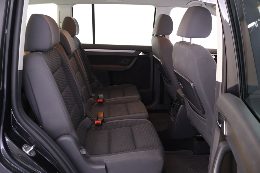 Volkswagen Touran vaihtoauto