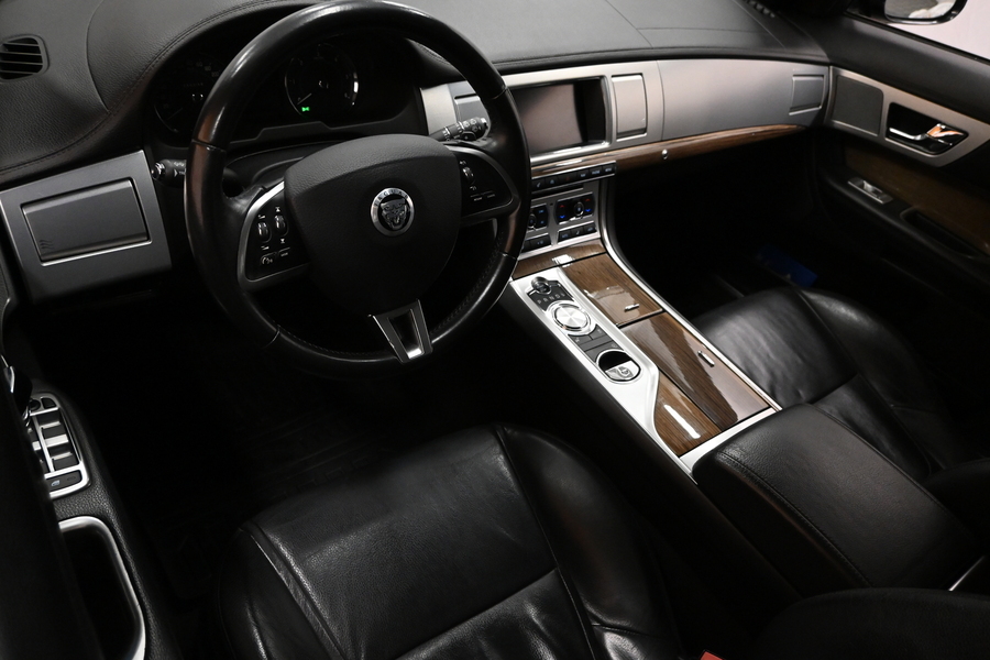 Jaguar XF vaihtoauto