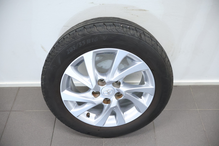 Toyota Auris vaihtoauto