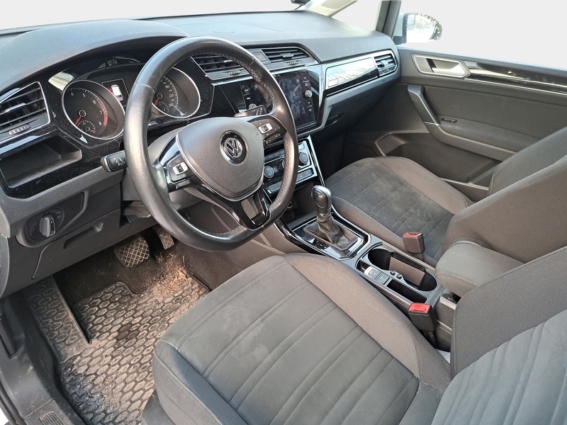 Volkswagen Touran vaihtoauto