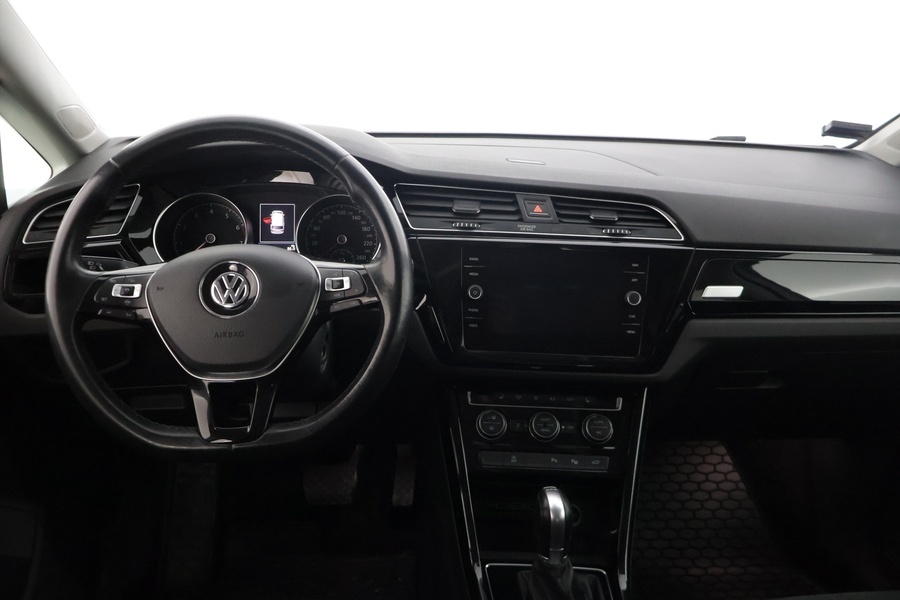 Volkswagen Touran vaihtoauto