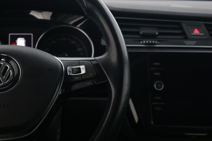 Volkswagen Touran vaihtoauto