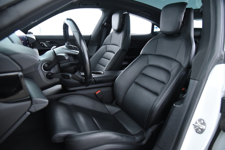 Porsche Taycan vaihtoauto