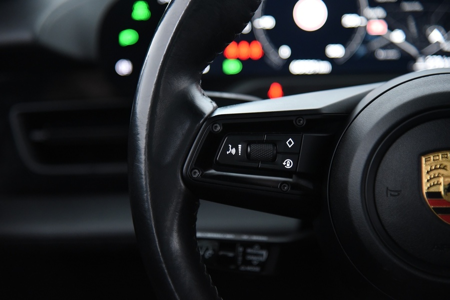 Porsche Taycan vaihtoauto