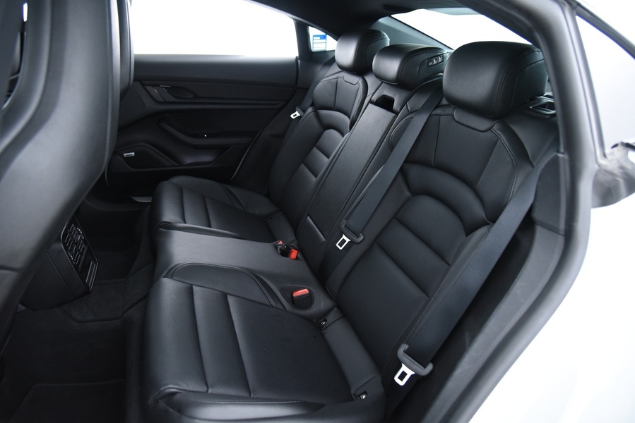 Porsche Taycan vaihtoauto