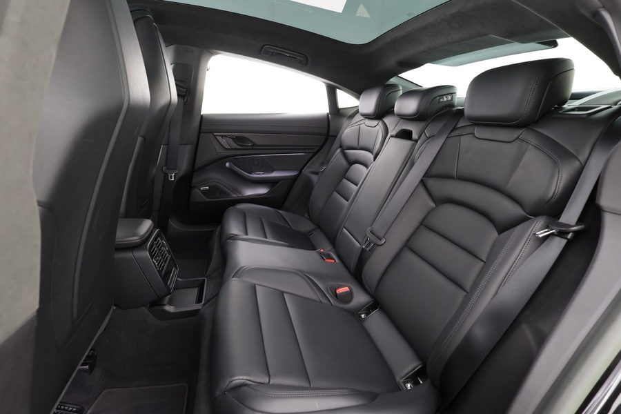 Porsche Taycan vaihtoauto