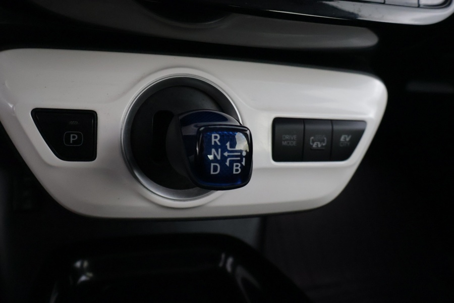 Toyota Prius Plug-in vaihtoauto