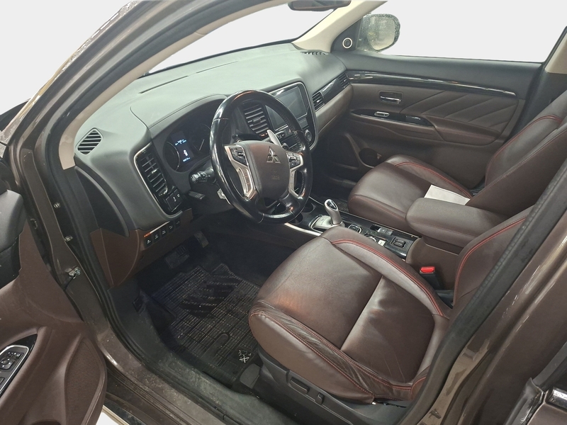 Mitsubishi Outlander PHEV vaihtoauto