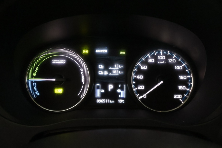 Mitsubishi Outlander PHEV vaihtoauto