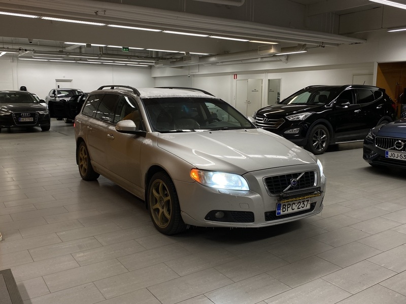 Volvo V70 vaihtoauto