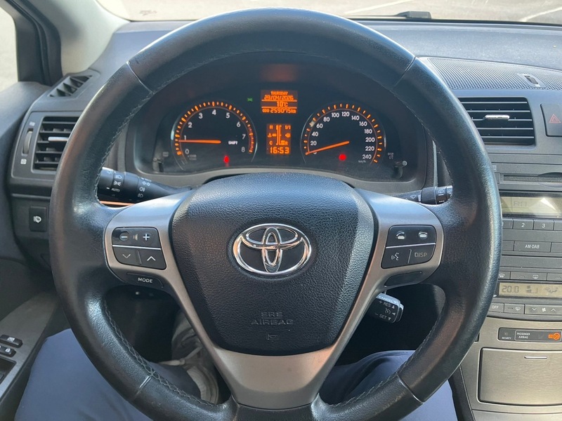 Toyota Avensis vaihtoauto