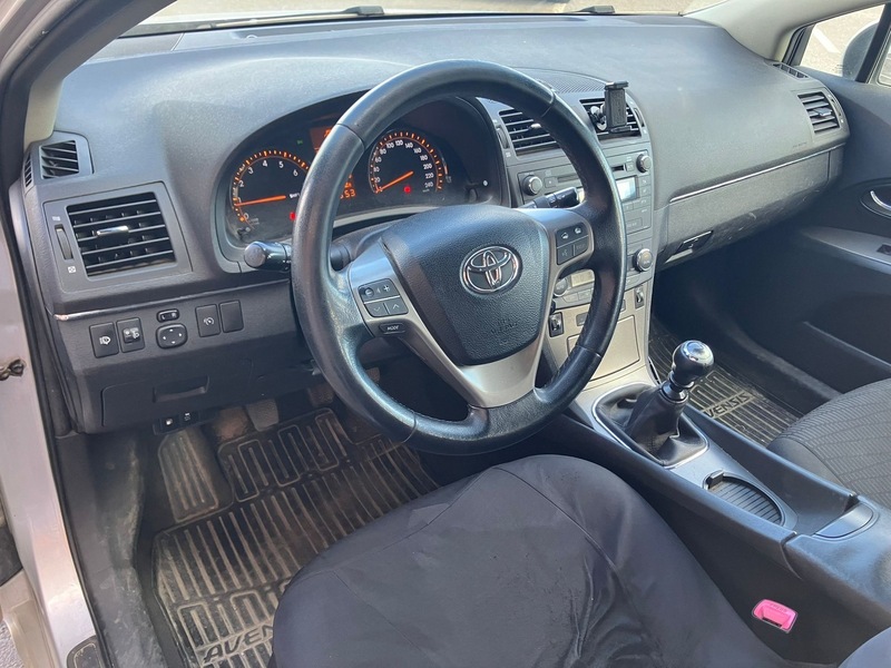 Toyota Avensis vaihtoauto