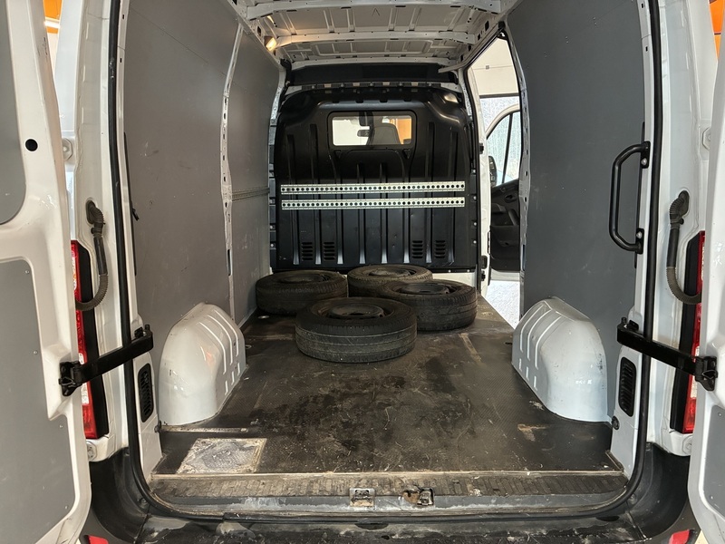 Nissan NV400 vaihtoauto