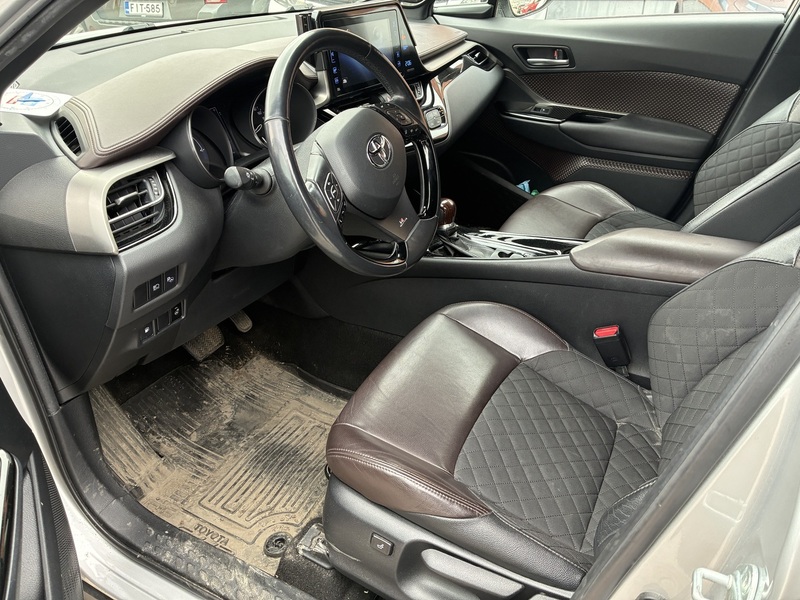 Toyota C-HR vaihtoauto