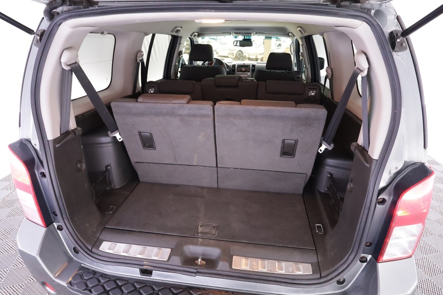 Nissan Pathfinder vaihtoauto