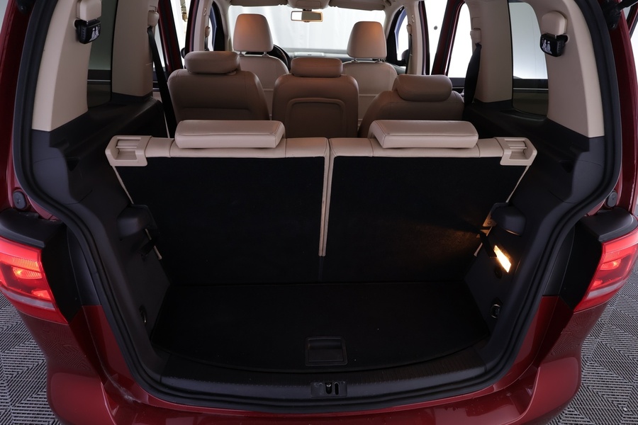 Volkswagen Touran vaihtoauto