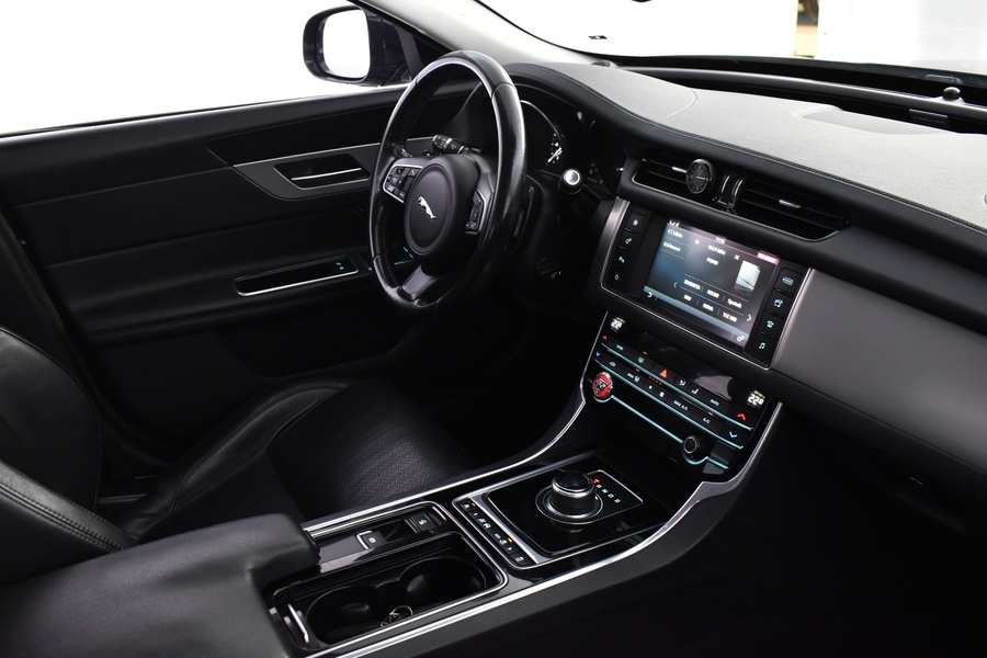 Jaguar XF vaihtoauto