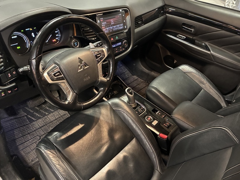 Mitsubishi Outlander PHEV vaihtoauto