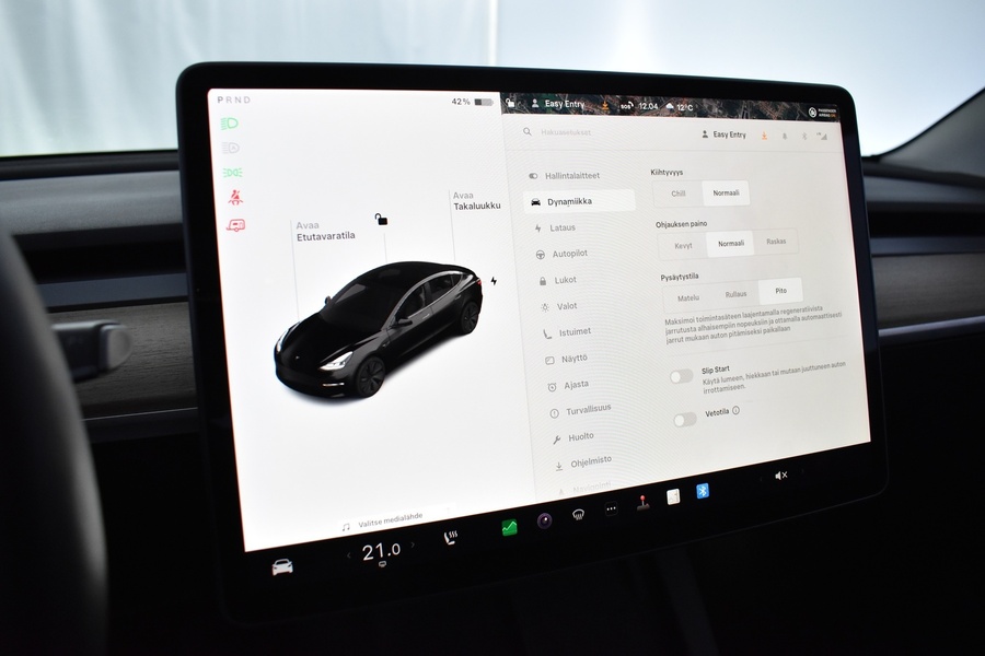Tesla Model 3 vaihtoauto