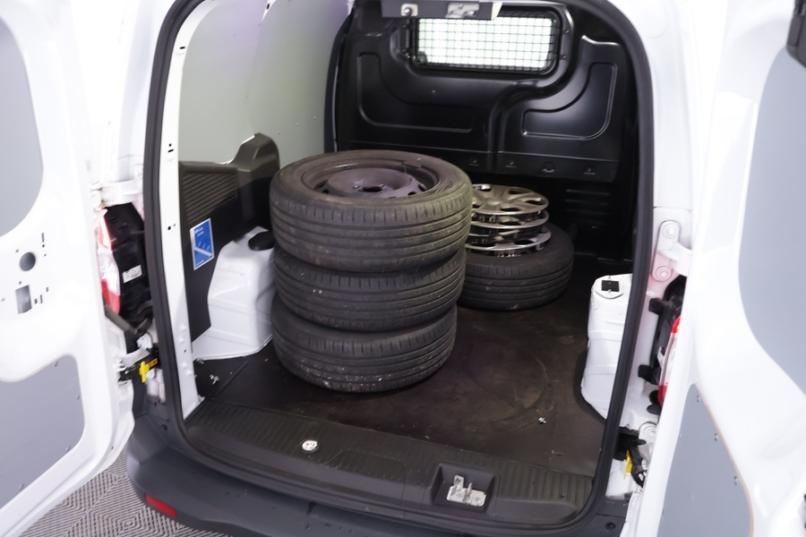 Ford Transit Courier vaihtoauto