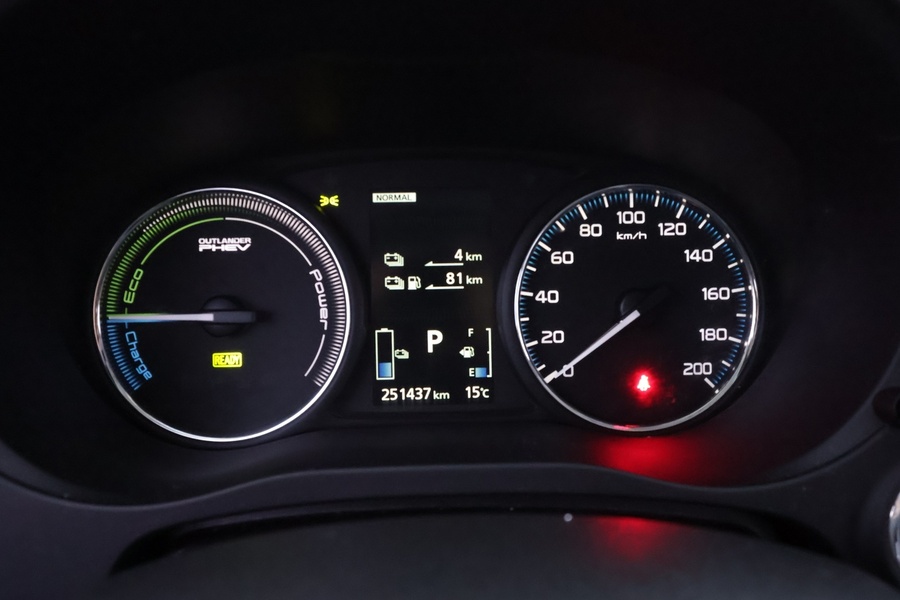 Mitsubishi Outlander PHEV vaihtoauto