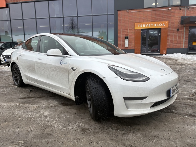 Tesla Model 3 vaihtoauto