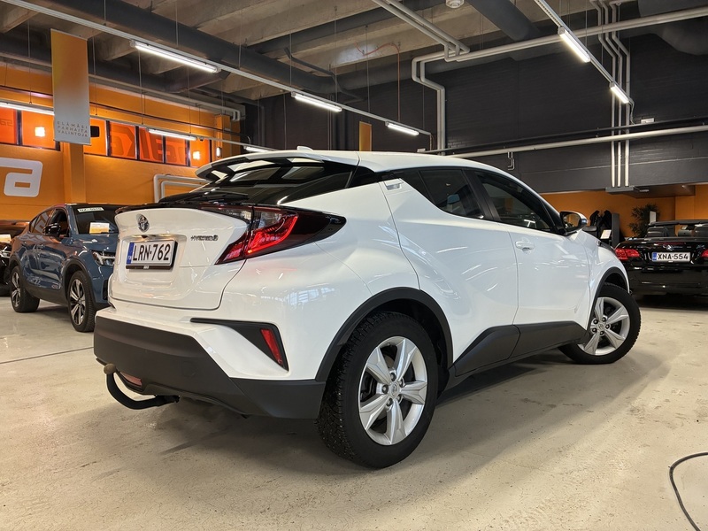 Toyota C-HR vaihtoauto