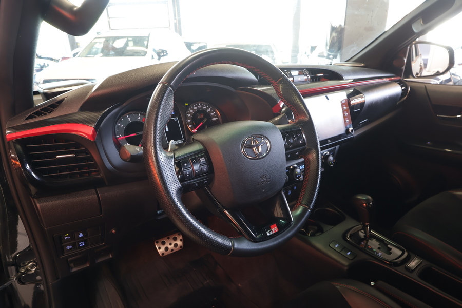 Toyota Hilux vaihtoauto