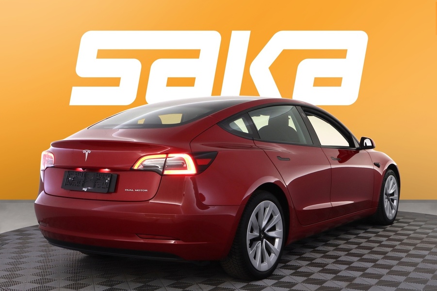Tesla Model 3 vaihtoauto