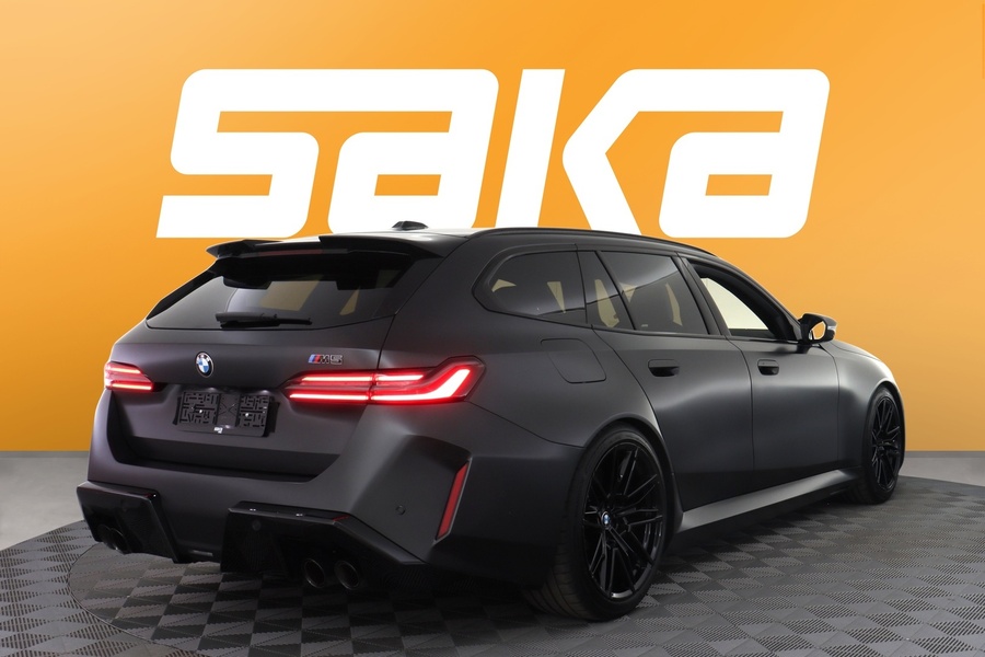 BMW M5 vaihtoauto