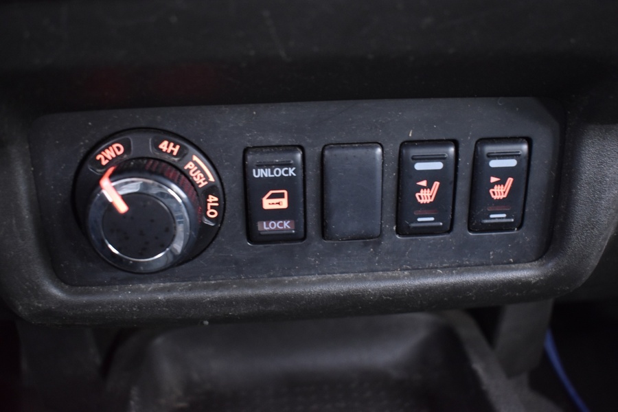 Nissan Navara vaihtoauto