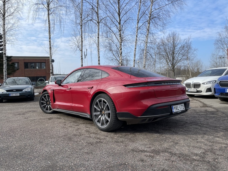 Porsche Taycan vaihtoauto