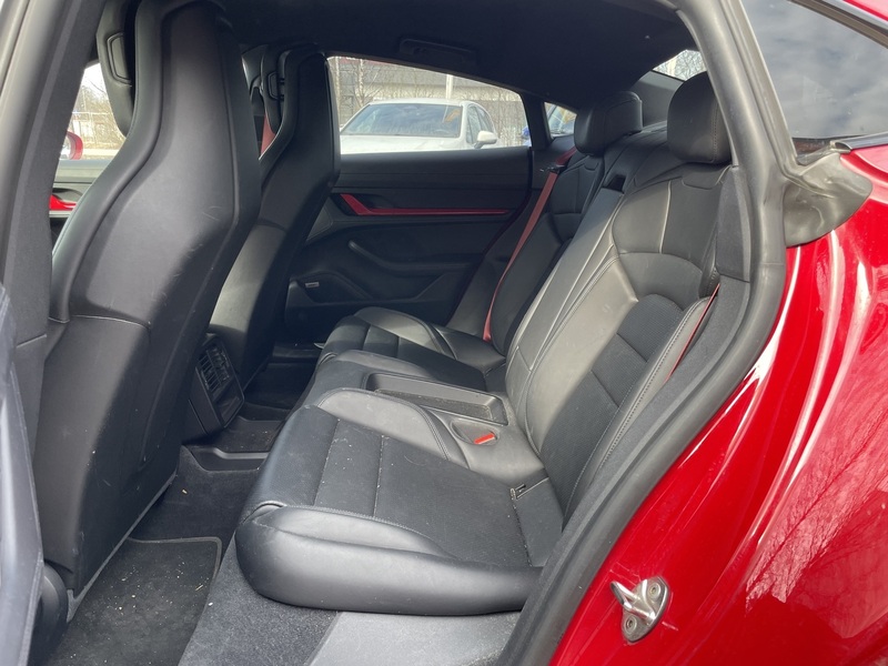 Porsche Taycan vaihtoauto