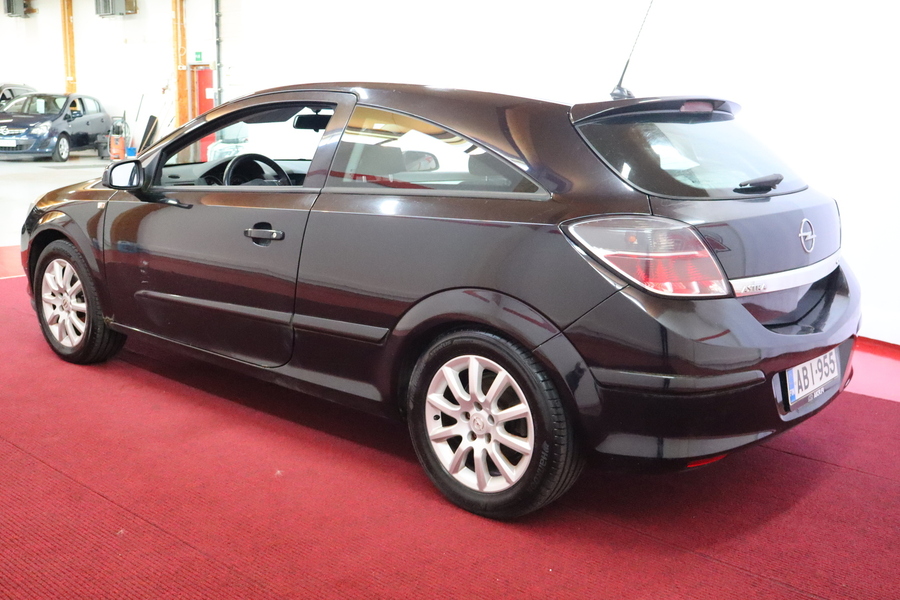 Opel Astra vaihtoauto