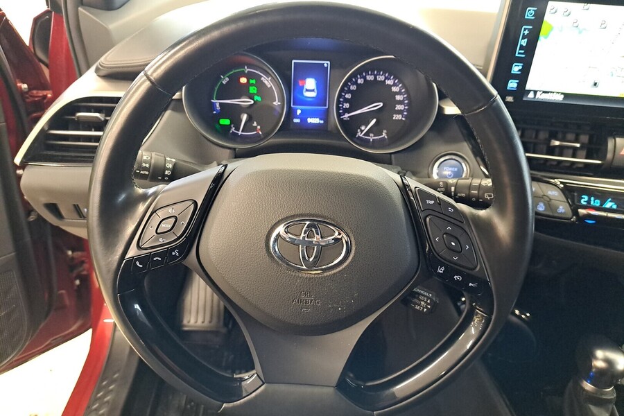 Toyota C-HR vaihtoauto