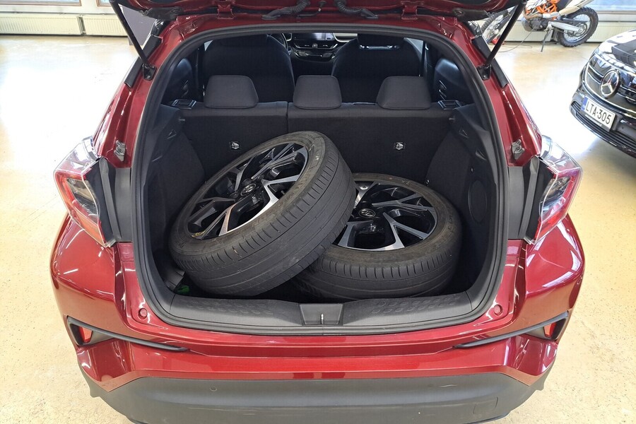 Toyota C-HR vaihtoauto