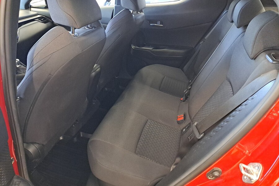 Toyota C-HR vaihtoauto