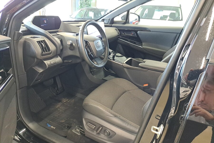 Toyota bZ4X vaihtoauto