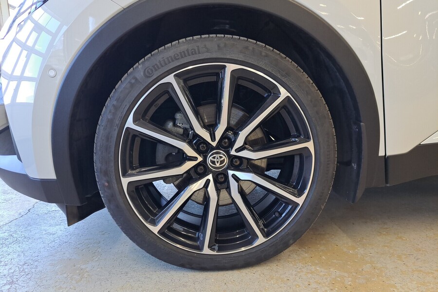 Toyota C-HR vaihtoauto